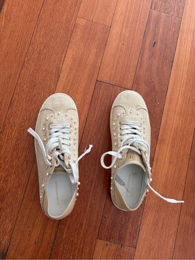 Stuart Weitzman Beige Pearl-Embellished Lace-Up Sneaker